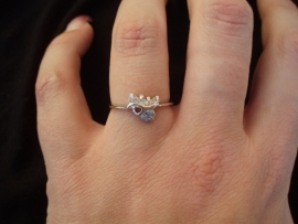 Ring, zilver met blauw steentje