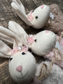 Paashanger konijntje met jurkje roze 16 cm