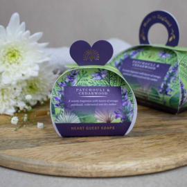 Tasje met 3 hartzeepjes Patchouli & Cederwood