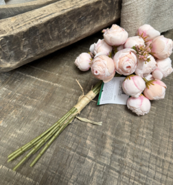 Bosje met 7 ranonkels roze 29 cm