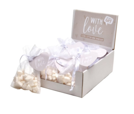Organza zakje gevuld met mini hartzeepjes With Love