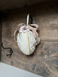Decoratie paashanger ei textiel beige 11*17