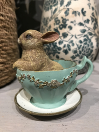 Decoratie konijn in kopje zittend