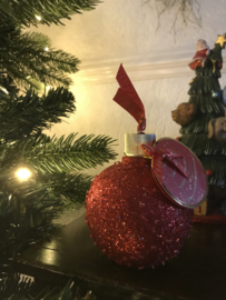 Luxe Kerstbal gevuld met badschuim Wild Fig Cranberry