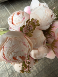 Bosje met 7 ranonkels roze 29 cm