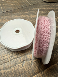 Nostalgisch kanten lint op rol roze 12mm x 10 meter