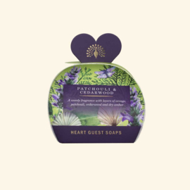 Tasje met 3 hartzeepjes Patchouli & Cederwood