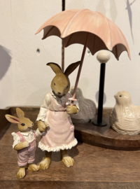 Decoratie konijn met kleintje aan de hand