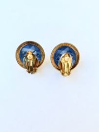 gold smal vintage clip on whit blue stone
