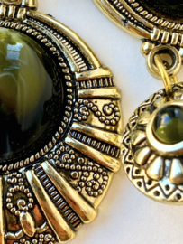 Gold Vintage 80s earrings with dark green stone
