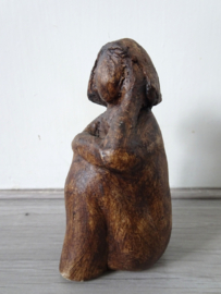 Sculptuurtje zittende vrouw