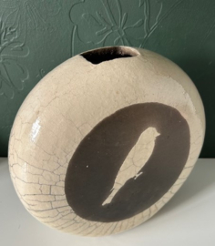 Raku vaas rond met vogel