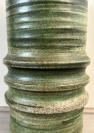 Geglazuurde vaas met ringen