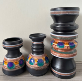 Flora plateel vaasje no. 910 decor Nora