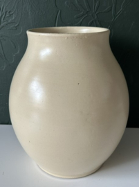 ADCO 1003 vaas crèmekleurig