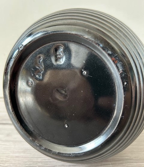 ADCO 1014 ribbelvaas zwart