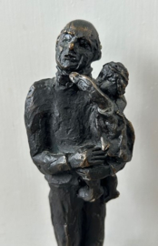 Astrid Koppen sculptuur brons Opa met kleinkind