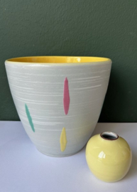 Bloempot grijs pastel kleuren