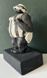 Raku plastiek dikke dame met hoed