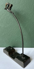 Corry Ammerlaan sculptuur verbronsd polsstokhoogpringer