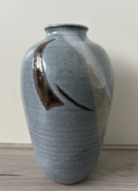 Geglazuurde vaas blauw abstract decor