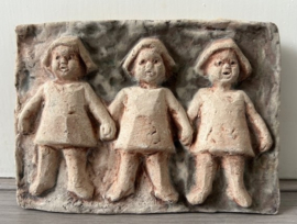 Hanna Mobach tegel met drie meisjes