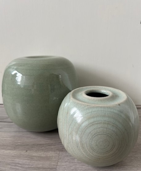 Studio keramiek vaas zachtgroen