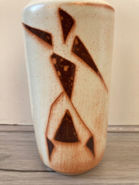 Ranke vaas met abstract figuur