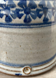 Grote steengoed dekselpot grijsblauw