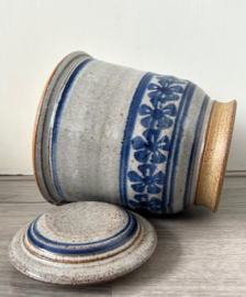 Grote steengoed dekselpot grijsblauw