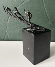 Corry Ammerlaan sculptuur In een stijgende lijn