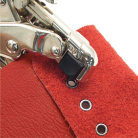 We R Memory Keepers -  Crop-A-Dile Pons - Roze in opbergbox incl. 100 eyelets