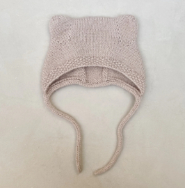 KFO - Baby Bear Bonnet (Engelstalig) - Knitting For Olive