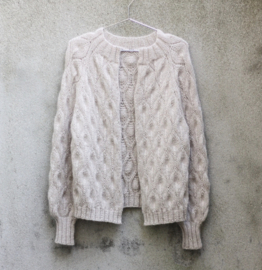 KFO - Cardigan Adult (Engelstalig) - Knitting For Olive