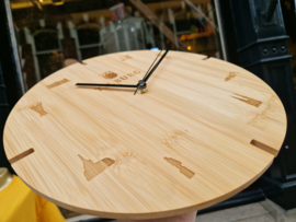 Tilburg gegraveerde houten klok