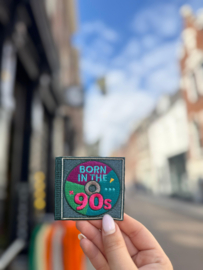 Born in the 90s embleem