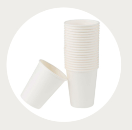 Witte papieren bekers