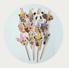 Wilde dieren met feesthoed cupcake prikkers 1