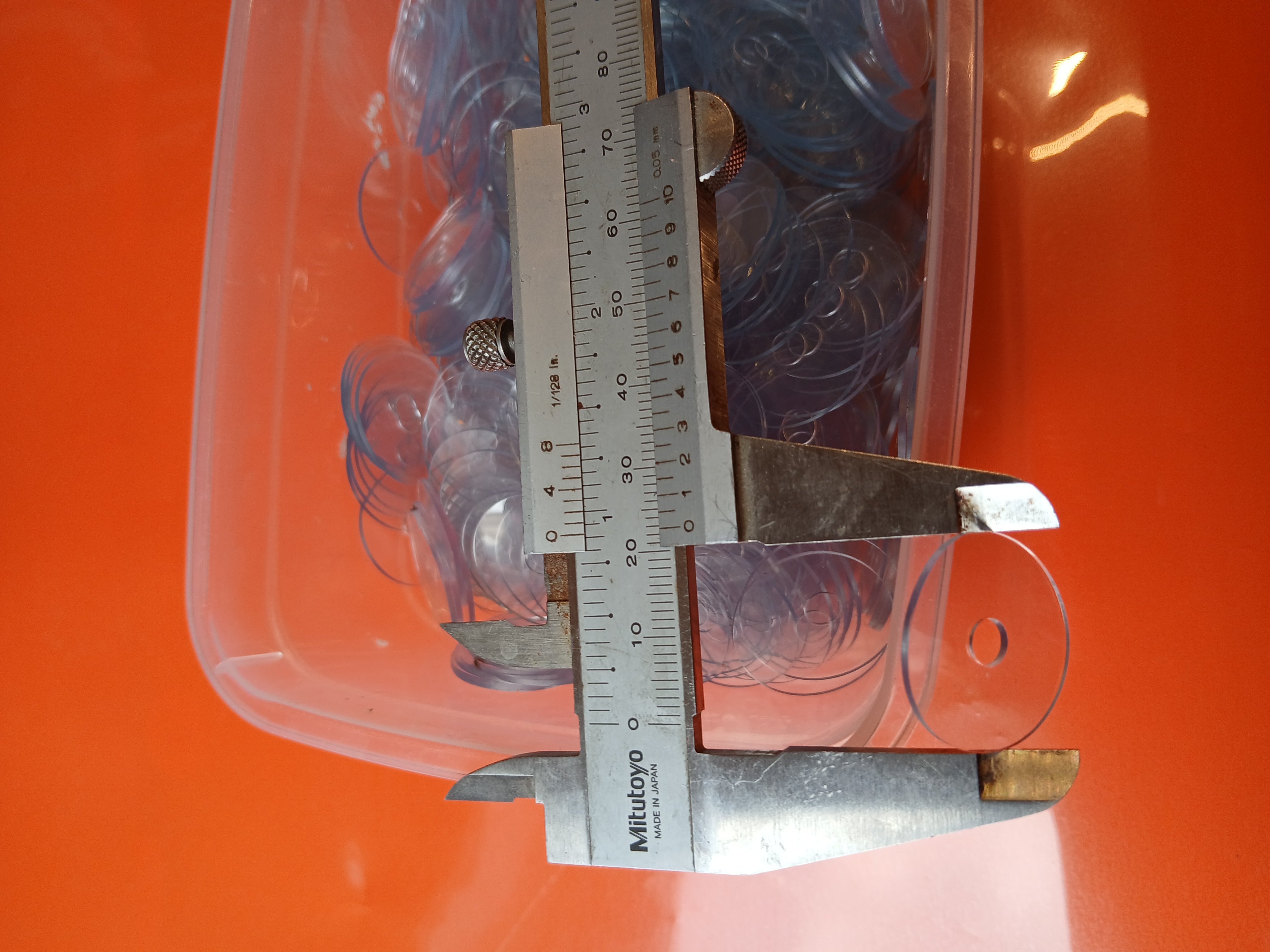 Nieuw ! 10 stuks flexibele 1mm dikke vinboutring ca.23mm diameter/stansgat =5mm blijft dus aan m6 bout hangen
