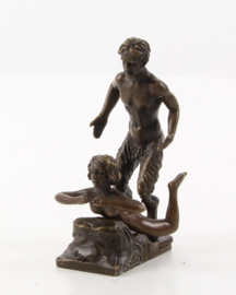 Paar erotische Bronzen beeldjes van satyr met vrouw.