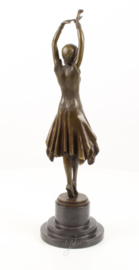 Bronzen beeld Miss Kita