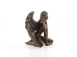 Verleidelijk bronzen beeld van een gevleugelde naakte vrouw