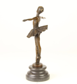 Bronzen beeld van ballet danseres