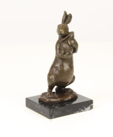 Zo schattig Bronzen beeld konijn met jong.