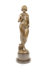 Bronzen beeld van een art Deco vrouw met bloem in haar hand