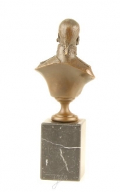 EEN BRONZEN BUSTE VAN ADMIRAAL USCHAKOW