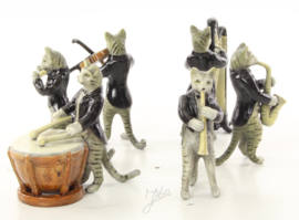 Een set van zes bronzen kat muzikanten