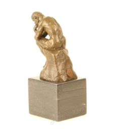 Bronzen beeld de denker van de Franse beeldhouwer Auguste Rodin.
