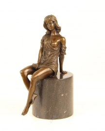Bronzen naakte vrouw