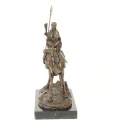 Bronzen beeld van een dromedaris met berijder